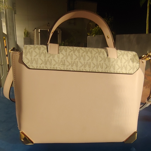Micheal Kors pink & beige purse - Picture 2 of 5
